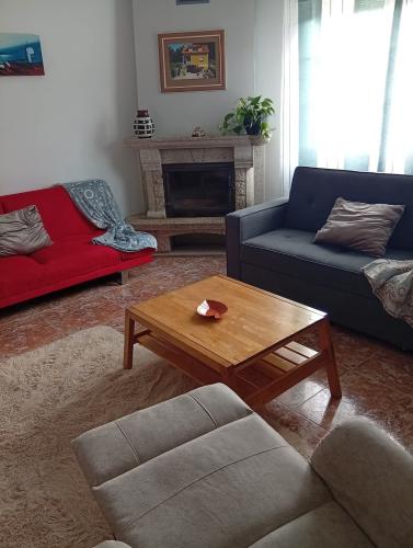 villa-merchy-03-salon-chimenea